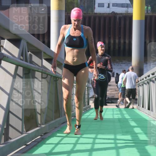 11.08.2024 - GEWOBA Citytriathlon Bremen Lena Gebhardt http://msf.ph/oto/6773715 11.08.2024 10:09:00 Schwimmen 85, 92 meine-sportfotos.de