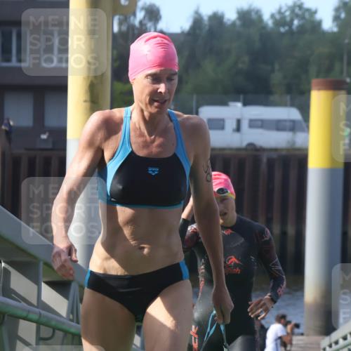 11.08.2024 - GEWOBA Citytriathlon Bremen Lena Gebhardt http://msf.ph/oto/6773723 11.08.2024 10:09:02 Schwimmen 85, 92 meine-sportfotos.de