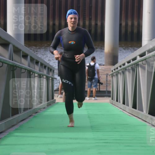 11.08.2024 - GEWOBA Citytriathlon Bremen Lena Gebhardt http://msf.ph/oto/6773729 11.08.2024 10:09:23 Schwimmen 20, 45, 48, 52, 57, 58, 62, 69, 85 meine-sportfotos.de