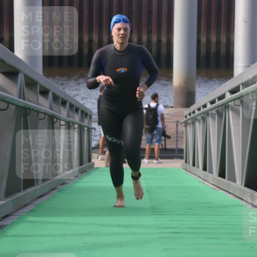 11.08.2024 - GEWOBA Citytriathlon Bremen Lena Gebhardt http://msf.ph/oto/6773733 11.08.2024 10:09:23 Schwimmen 20, 45, 48, 52, 57, 58, 62, 69, 85 meine-sportfotos.de