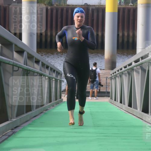 11.08.2024 - GEWOBA Citytriathlon Bremen Lena Gebhardt http://msf.ph/oto/6773739 11.08.2024 10:09:24 Schwimmen 20, 42, 45, 48, 52, 57, 58, 62, 69, 85 meine-sportfotos.de