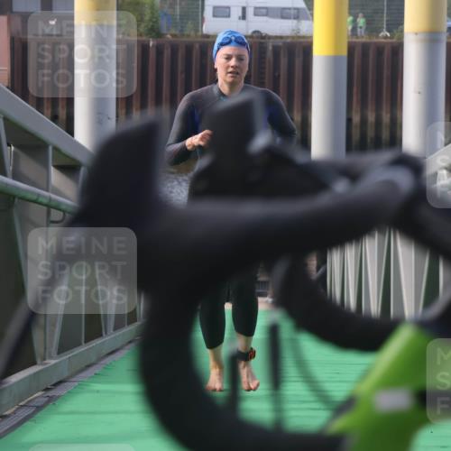 11.08.2024 - GEWOBA Citytriathlon Bremen Lena Gebhardt http://msf.ph/oto/6773742 11.08.2024 10:09:24 Schwimmen 20, 42, 45, 48, 52, 57, 58, 62, 69, 85 meine-sportfotos.de