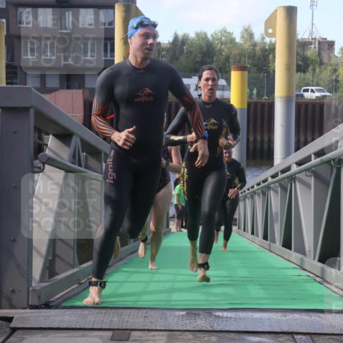 11.08.2024 - GEWOBA Citytriathlon Bremen Lena Gebhardt http://msf.ph/oto/6773768 11.08.2024 10:09:31 Schwimmen 4, 9, 20, 27, 42, 45, 48, 52, 58, 62, 69, 78, 99 meine-sportfotos.de