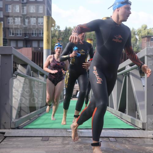 11.08.2024 - GEWOBA Citytriathlon Bremen Lena Gebhardt http://msf.ph/oto/6773773 11.08.2024 10:09:32 Schwimmen 4, 9, 20, 27, 42, 45, 48, 52, 58, 62, 69, 78, 99 meine-sportfotos.de