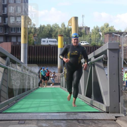 11.08.2024 - GEWOBA Citytriathlon Bremen Lena Gebhardt http://msf.ph/oto/6773796 11.08.2024 10:09:34 Schwimmen 4, 9, 27, 42, 48, 58, 62, 69, 78, 99, 109 meine-sportfotos.de