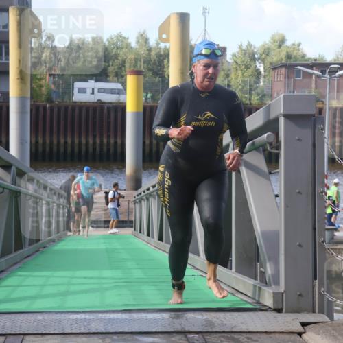 11.08.2024 - GEWOBA Citytriathlon Bremen Lena Gebhardt http://msf.ph/oto/6773810 11.08.2024 10:09:34 Schwimmen 4, 9, 27, 42, 48, 58, 62, 69, 78, 99, 109 meine-sportfotos.de