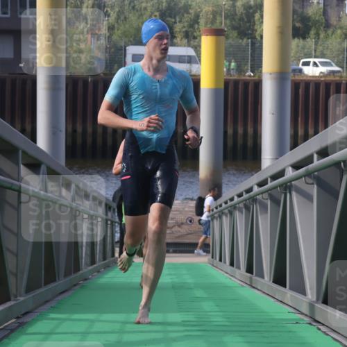 11.08.2024 - GEWOBA Citytriathlon Bremen Lena Gebhardt http://msf.ph/oto/6773813 11.08.2024 10:09:38 Schwimmen 4, 9, 11, 27, 42, 48, 58, 69, 78, 99, 109 meine-sportfotos.de