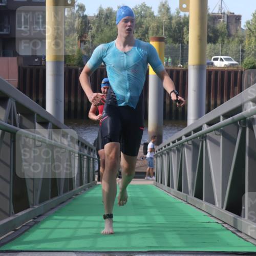 11.08.2024 - GEWOBA Citytriathlon Bremen Lena Gebhardt http://msf.ph/oto/6773820 11.08.2024 10:09:38 Schwimmen 4, 9, 11, 27, 42, 48, 58, 69, 78, 99, 109 meine-sportfotos.de