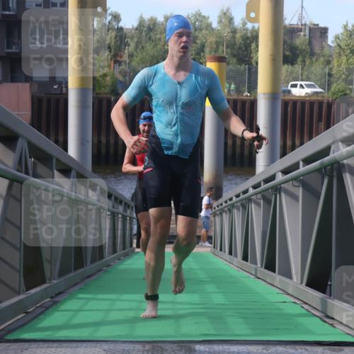 11.08.2024 - GEWOBA Citytriathlon Bremen Lena Gebhardt http://msf.ph/oto/6773821 11.08.2024 10:09:38 Schwimmen 4, 9, 11, 27, 42, 48, 58, 69, 78, 99, 109 meine-sportfotos.de