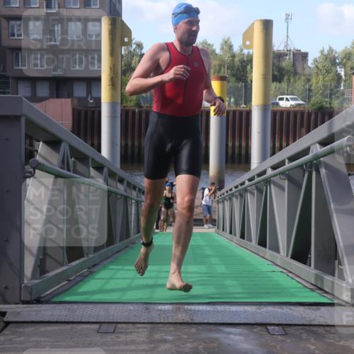 11.08.2024 - GEWOBA Citytriathlon Bremen Lena Gebhardt http://msf.ph/oto/6773842 11.08.2024 10:09:40 Schwimmen 4, 9, 11, 27, 42, 48, 58, 69, 78, 99, 109 meine-sportfotos.de