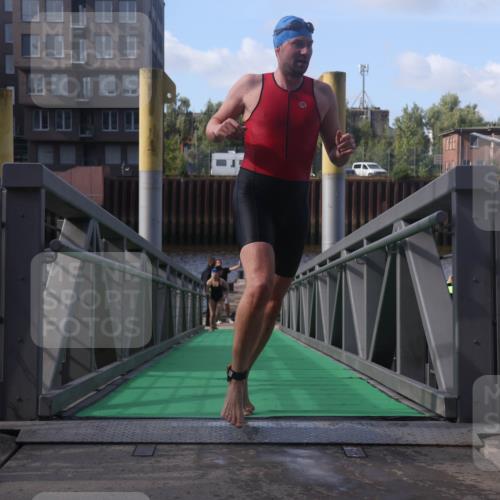 11.08.2024 - GEWOBA Citytriathlon Bremen Lena Gebhardt http://msf.ph/oto/6773849 11.08.2024 10:09:40 Schwimmen 4, 9, 11, 27, 42, 48, 58, 69, 78, 99, 109 meine-sportfotos.de
