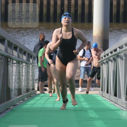 11.08.2024 - GEWOBA Citytriathlon Bremen Lena Gebhardt http://msf.ph/oto/6773858 11.08.2024 10:09:44 Schwimmen 4, 9, 11, 16, 27, 31, 42, 48, 78, 99, 109 meine-sportfotos.de