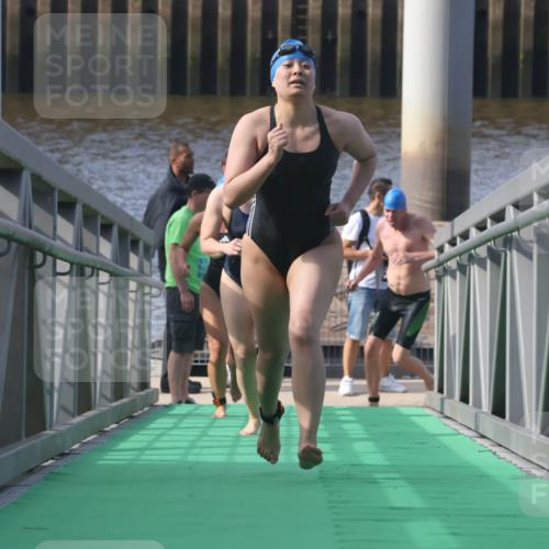 11.08.2024 - GEWOBA Citytriathlon Bremen Lena Gebhardt http://msf.ph/oto/6773861 11.08.2024 10:09:44 Schwimmen 4, 9, 11, 16, 27, 31, 42, 48, 78, 99, 109 meine-sportfotos.de