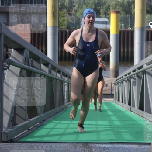 11.08.2024 - GEWOBA Citytriathlon Bremen Lena Gebhardt http://msf.ph/oto/6773895 11.08.2024 10:09:48 Schwimmen 4, 9, 11, 16, 27, 31, 42, 78, 99, 109 meine-sportfotos.de