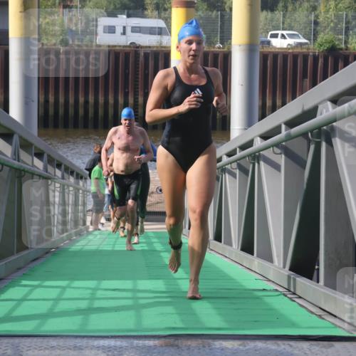 11.08.2024 - GEWOBA Citytriathlon Bremen Lena Gebhardt http://msf.ph/oto/6773922 11.08.2024 10:09:50 Schwimmen 4, 9, 11, 16, 27, 31, 78, 83, 99, 109 meine-sportfotos.de