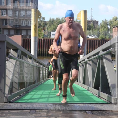 11.08.2024 - GEWOBA Citytriathlon Bremen Lena Gebhardt http://msf.ph/oto/6773957 11.08.2024 10:09:54 Schwimmen 4, 11, 16, 31, 55, 64, 83, 99, 109 meine-sportfotos.de