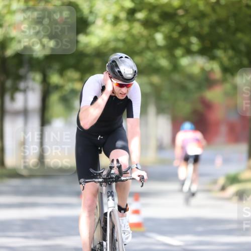 11.08.2024 - GEWOBA Citytriathlon Bremen H.Heesch http://msf.ph/oto/6773958 11.08.2024 11:41:30 Radfahren 786, 835, 896, 902, 1020 meine-sportfotos.de