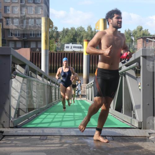 11.08.2024 - GEWOBA Citytriathlon Bremen Lena Gebhardt http://msf.ph/oto/6773985 11.08.2024 10:09:56 Schwimmen 4, 11, 16, 31, 55, 64, 83, 102, 109 meine-sportfotos.de