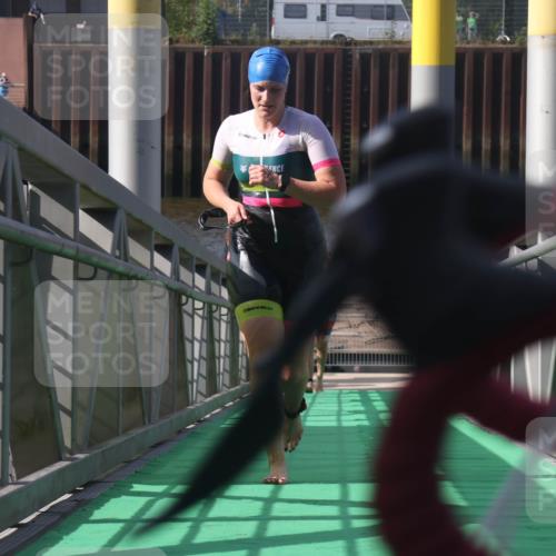 11.08.2024 - GEWOBA Citytriathlon Bremen Lena Gebhardt http://msf.ph/oto/6774296 11.08.2024 10:10:25 Schwimmen 22, 29, 51, 116 meine-sportfotos.de