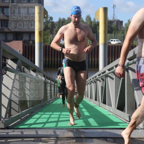 11.08.2024 - GEWOBA Citytriathlon Bremen Lena Gebhardt http://msf.ph/oto/6774383 11.08.2024 10:10:39 Schwimmen 6, 30, 47, 51, 116 meine-sportfotos.de