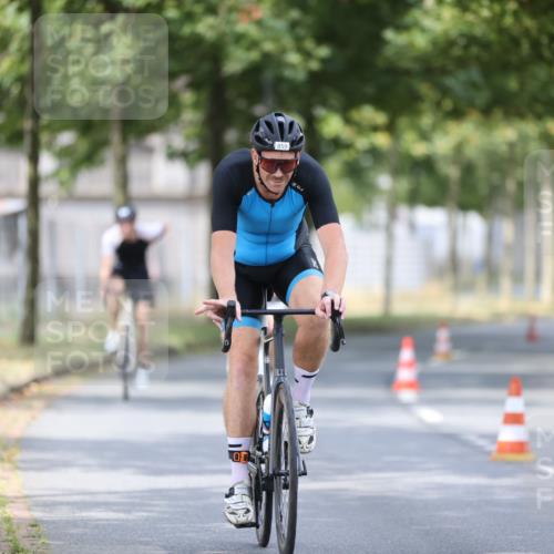 11.08.2024 - GEWOBA Citytriathlon Bremen H.Heesch http://msf.ph/oto/6774467 11.08.2024 11:41:47 Radfahren 758, 786, 859, 905, 965, 1020 meine-sportfotos.de