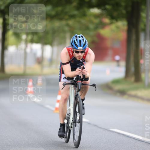 11.08.2024 - GEWOBA Citytriathlon Bremen H.Heesch http://msf.ph/oto/6774762 11.08.2024 11:42:18 Radfahren 834 meine-sportfotos.de