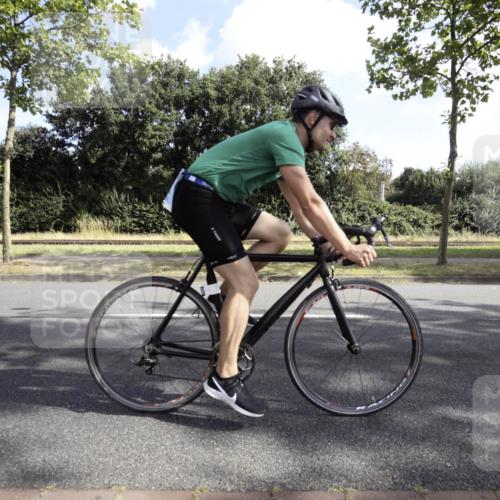 11.08.2024 - GEWOBA Citytriathlon Bremen H.Heesch http://msf.ph/oto/6774803 11.08.2024 10:25:44 Radfahren 12, 13, 93, 111 meine-sportfotos.de
