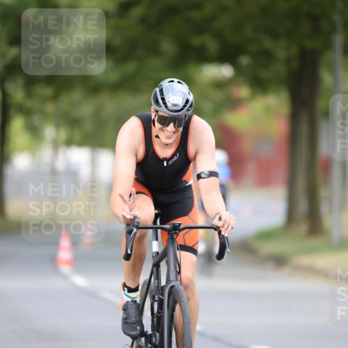 11.08.2024 - GEWOBA Citytriathlon Bremen H.Heesch http://msf.ph/oto/6774898 11.08.2024 11:42:36 Radfahren 877 meine-sportfotos.de