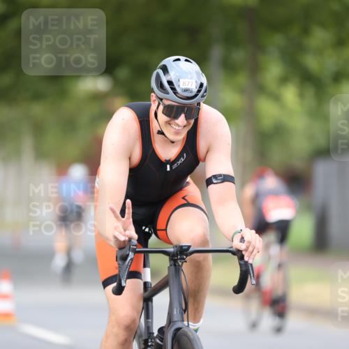 11.08.2024 - GEWOBA Citytriathlon Bremen H.Heesch http://msf.ph/oto/6774928 11.08.2024 11:42:37 Radfahren 857, 877 meine-sportfotos.de