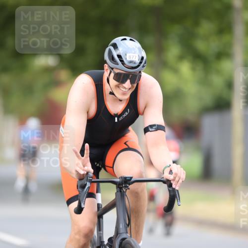 11.08.2024 - GEWOBA Citytriathlon Bremen H.Heesch http://msf.ph/oto/6774932 11.08.2024 11:42:37 Radfahren 857, 877 meine-sportfotos.de