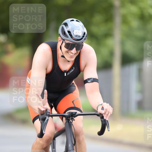 11.08.2024 - GEWOBA Citytriathlon Bremen H.Heesch http://msf.ph/oto/6774941 11.08.2024 11:42:37 Radfahren 857, 877 meine-sportfotos.de