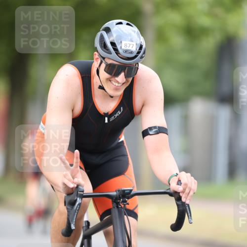 11.08.2024 - GEWOBA Citytriathlon Bremen H.Heesch http://msf.ph/oto/6774949 11.08.2024 11:42:37 Radfahren 857, 877 meine-sportfotos.de
