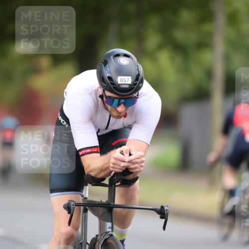 11.08.2024 - GEWOBA Citytriathlon Bremen H.Heesch http://msf.ph/oto/6775031 11.08.2024 11:42:49 Radfahren 857, 1008 meine-sportfotos.de