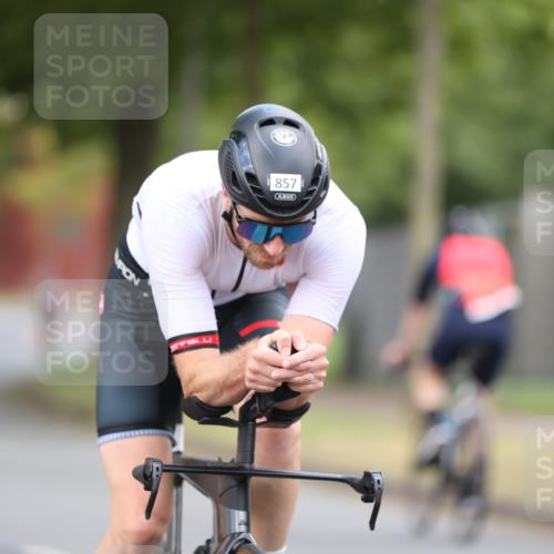 11.08.2024 - GEWOBA Citytriathlon Bremen H.Heesch http://msf.ph/oto/6775034 11.08.2024 11:42:49 Radfahren 857, 1008 meine-sportfotos.de