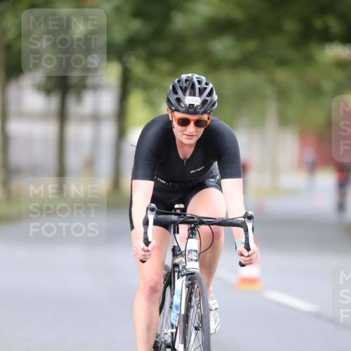11.08.2024 - GEWOBA Citytriathlon Bremen H.Heesch http://msf.ph/oto/6775090 11.08.2024 11:42:57 Radfahren 780, 857, 1008 meine-sportfotos.de