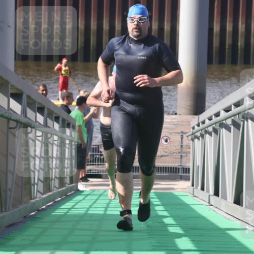11.08.2024 - GEWOBA Citytriathlon Bremen Lena Gebhardt http://msf.ph/oto/6775318 11.08.2024 10:14:22 Schwimmen 34, 39, 76, 100 meine-sportfotos.de