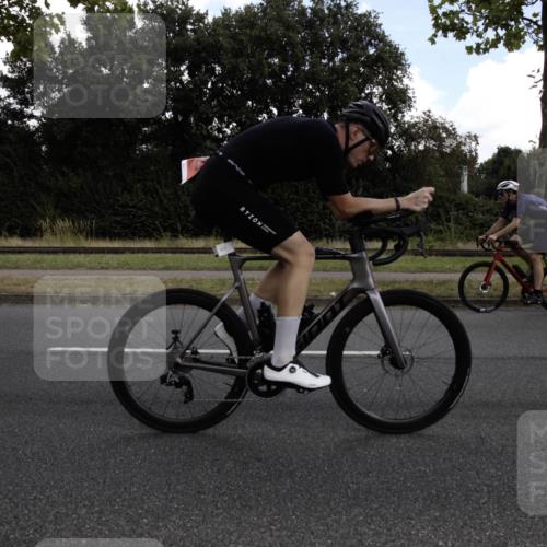 11.08.2024 - GEWOBA Citytriathlon Bremen H.Heesch http://msf.ph/oto/6775459 11.08.2024 11:39:38 Radfahren 782, 823 meine-sportfotos.de