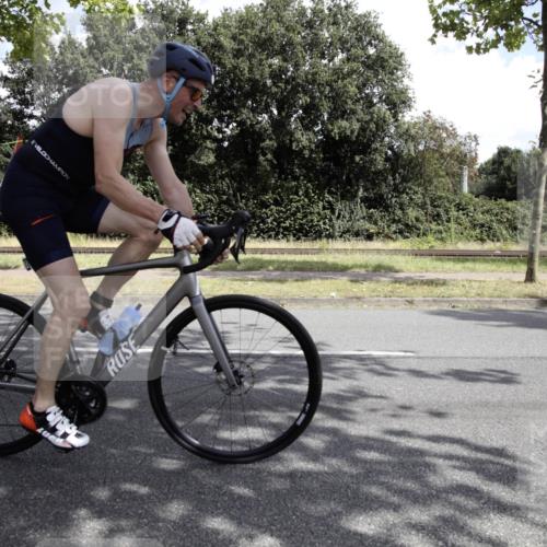 11.08.2024 - GEWOBA Citytriathlon Bremen H.Heesch http://msf.ph/oto/6775522 11.08.2024 11:45:03 Radfahren 827, 916, 927, 956, 964, 973, 996, 1030 meine-sportfotos.de