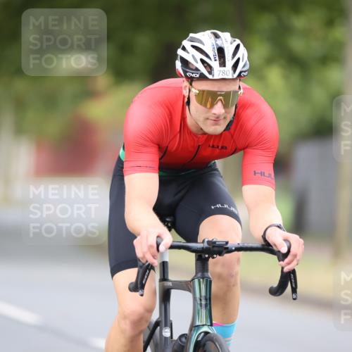 11.08.2024 - GEWOBA Citytriathlon Bremen H.Heesch http://msf.ph/oto/6775545 11.08.2024 11:43:04 Radfahren 756, 780, 1008 meine-sportfotos.de