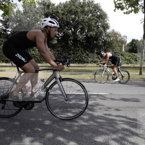 11.08.2024 - GEWOBA Citytriathlon Bremen H.Heesch http://msf.ph/oto/6775557 11.08.2024 11:46:08 Radfahren 755, 775, 806, 845, 853, 954, 962 meine-sportfotos.de