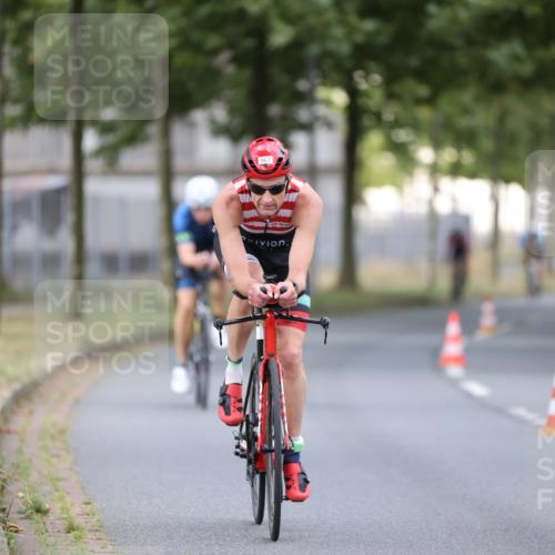 11.08.2024 - GEWOBA Citytriathlon Bremen H.Heesch http://msf.ph/oto/6775609 11.08.2024 11:43:22 Radfahren 756, 846, 868, 925, 967 meine-sportfotos.de