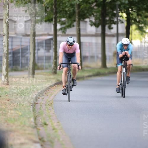 11.08.2024 - GEWOBA Citytriathlon Bremen H.Heesch http://msf.ph/oto/6775672 11.08.2024 11:43:28 Radfahren 770, 846, 868, 925, 967 meine-sportfotos.de