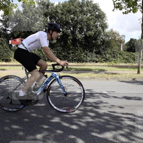 11.08.2024 - GEWOBA Citytriathlon Bremen H.Heesch http://msf.ph/oto/6775707 11.08.2024 11:50:48 Radfahren 741, 748, 783, 934, 963, 966, 1021, 1027 meine-sportfotos.de