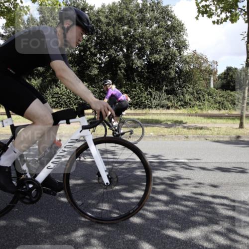 11.08.2024 - GEWOBA Citytriathlon Bremen H.Heesch http://msf.ph/oto/6775802 11.08.2024 11:52:26 Radfahren 745, 762, 794, 818, 889, 945, 953, 971, 1017 meine-sportfotos.de