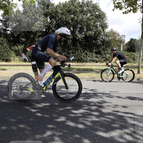 11.08.2024 - GEWOBA Citytriathlon Bremen H.Heesch http://msf.ph/oto/6775875 11.08.2024 11:53:47 Radfahren 751, 940, 1000, 1009 meine-sportfotos.de