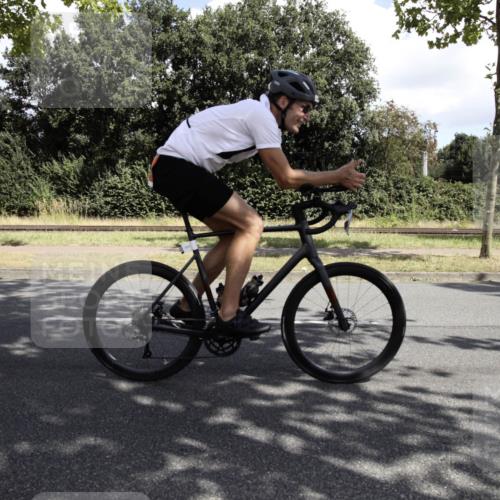 11.08.2024 - GEWOBA Citytriathlon Bremen H.Heesch http://msf.ph/oto/6775909 11.08.2024 11:54:36 Radfahren 831, 840, 850, 898, 961, 1011 meine-sportfotos.de