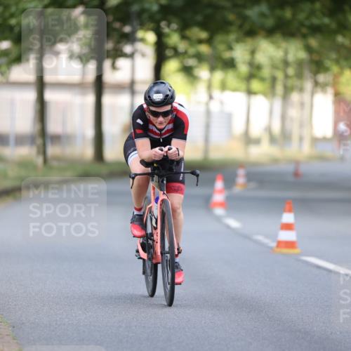 11.08.2024 - GEWOBA Citytriathlon Bremen H.Heesch http://msf.ph/oto/6775926 11.08.2024 11:43:51 Radfahren 914, 1039 meine-sportfotos.de