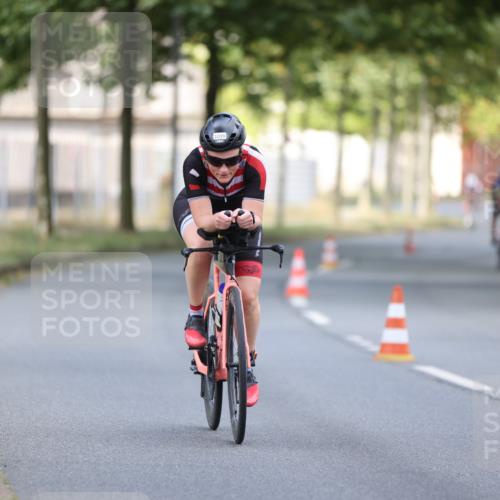 11.08.2024 - GEWOBA Citytriathlon Bremen H.Heesch http://msf.ph/oto/6775930 11.08.2024 11:43:52 Radfahren 914, 1039 meine-sportfotos.de