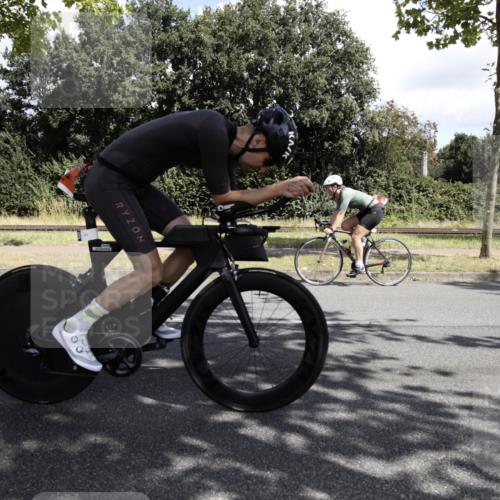 11.08.2024 - GEWOBA Citytriathlon Bremen H.Heesch http://msf.ph/oto/6775942 11.08.2024 11:55:19 Radfahren 781, 878, 1038 meine-sportfotos.de
