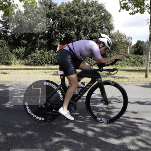 11.08.2024 - GEWOBA Citytriathlon Bremen H.Heesch http://msf.ph/oto/6775945 11.08.2024 11:55:25 Radfahren 781, 878, 879, 1038 meine-sportfotos.de